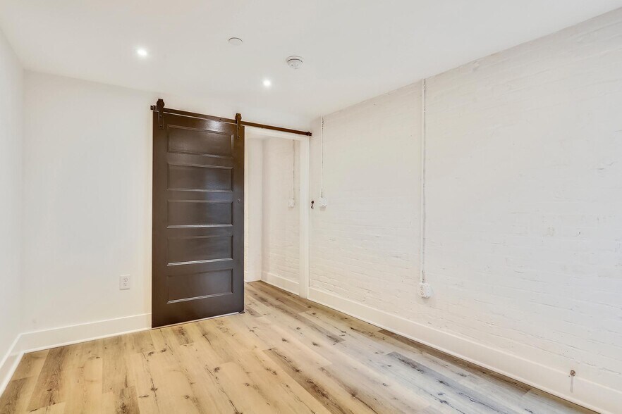 Building Photo - 1855 Mintwood Pl NW