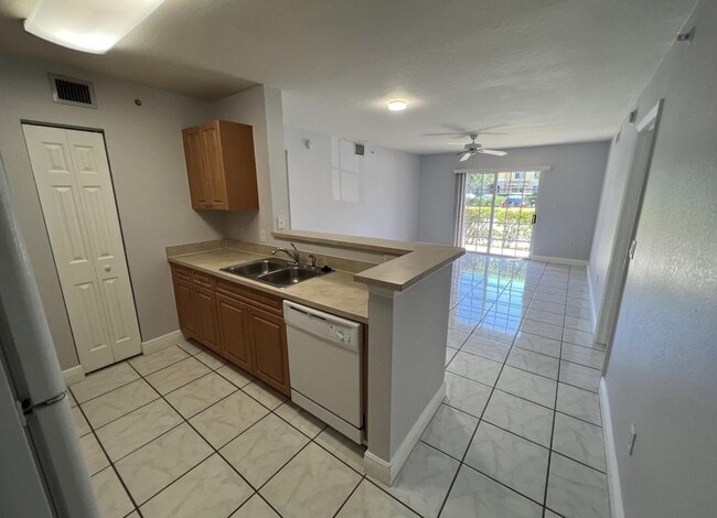 Building Photo - 6769 Heritage Grande