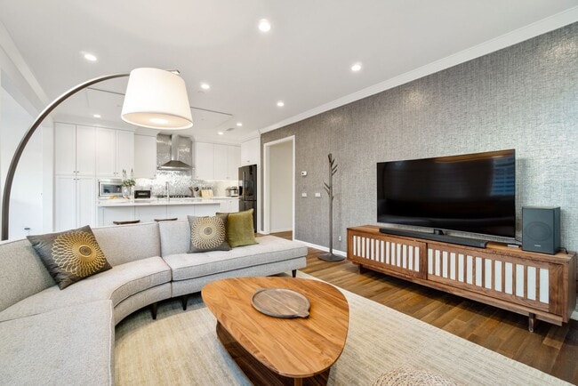 Building Photo - Thoughtfully Renovated 3 Bed, 2.5 Bath Sin...