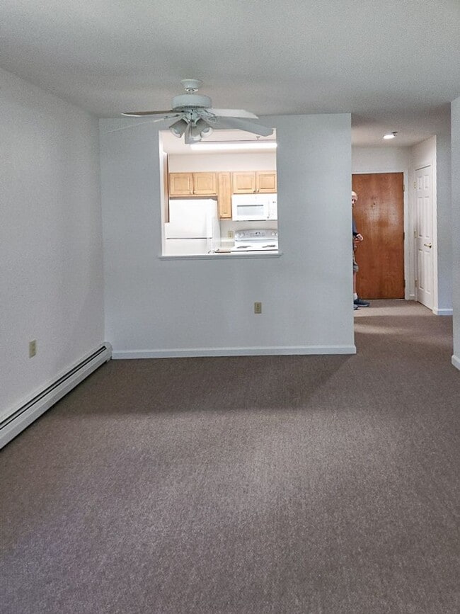 Building Photo - 1 bed, 1 bath independent senior living (55+ years of age) heat, hot water, & electricity include...