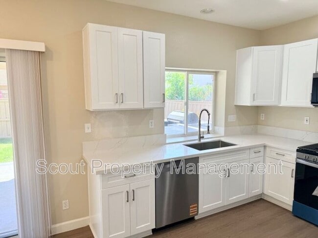 Building Photo - 43174 Teramo St