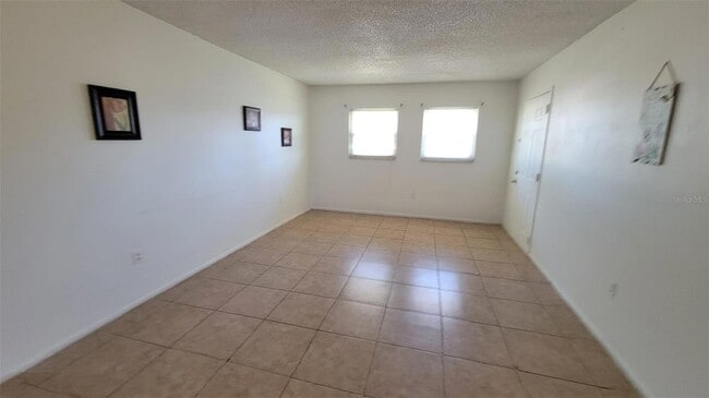 Building Photo - 826 Sky Lake Cir