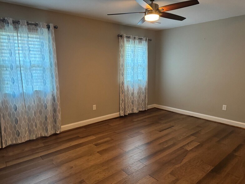 Building Photo - 608 University Ridge