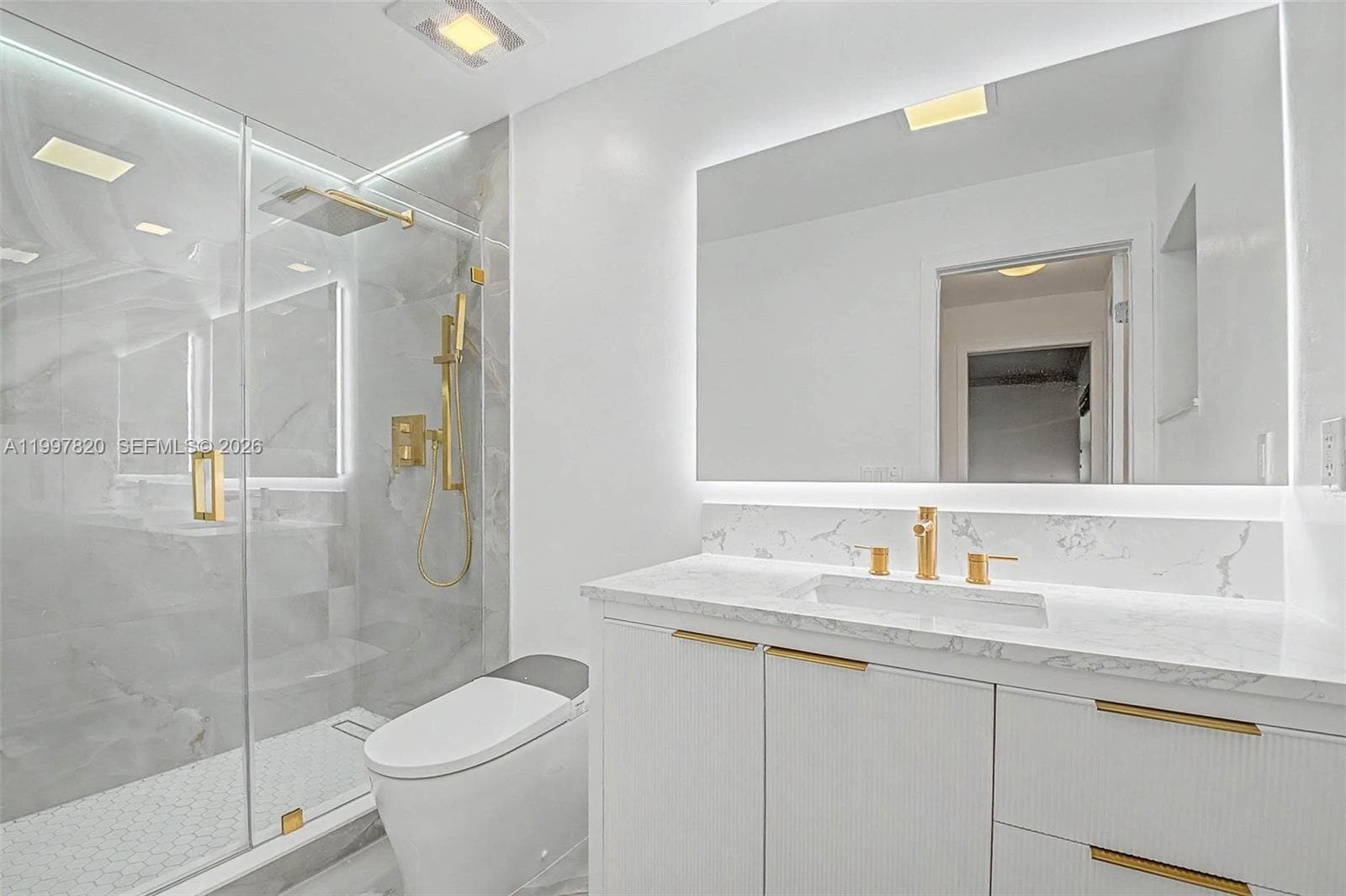 Building Photo - 2000 Brickell Ave