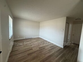 Building Photo - 606 S 7th St