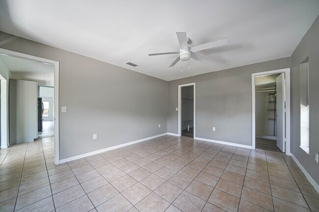 Building Photo - “Spacious 3-Bed Retreat with Granite Elega...