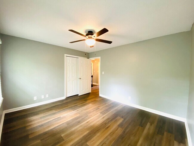 Building Photo - 1103 Rosebrook Dr