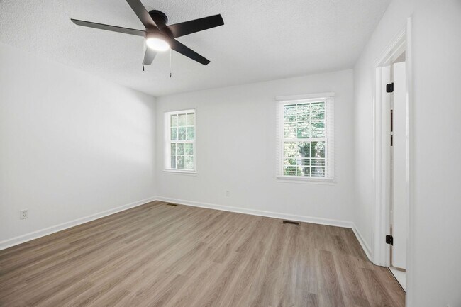 Building Photo - Fully Renovated 3 Bed / 2 Bath Ranch Near Downtown Raleigh & the Greenway!