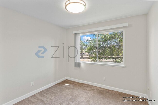 Building Photo - 755 14th Ave