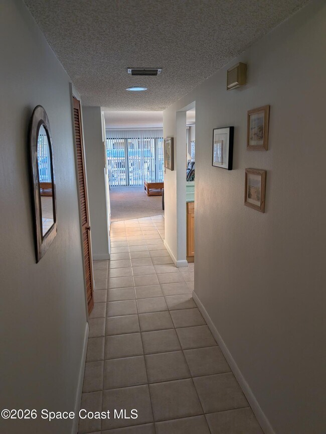 Building Photo - 8494 Ridgewood Ave