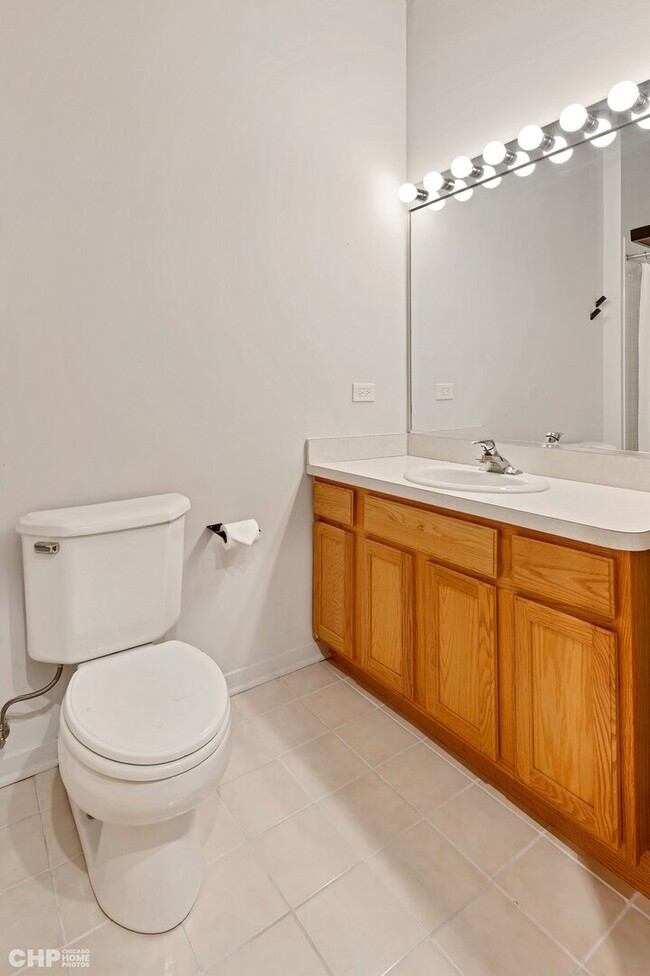 Building Photo - 1740 N Maplewood Ave