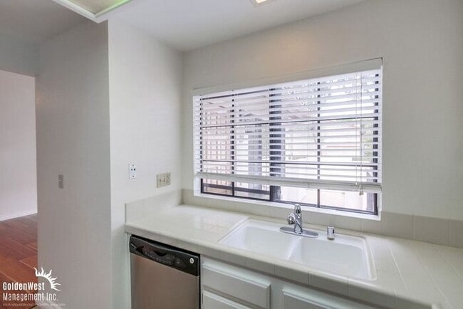 Building Photo - Beautiful 2Bdm 2Ba Condo in La Jolla Colon...