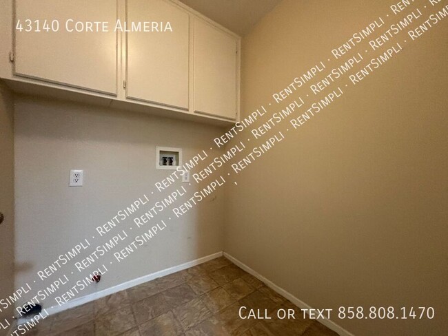 Building Photo - 3 BD 2.5 BA Located in Paloma del Sol