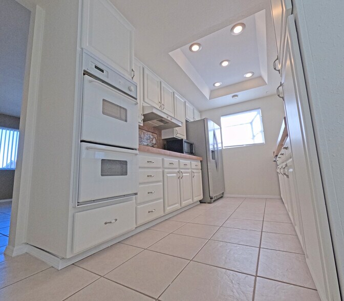 Kitchen - 776 Dewane Dr