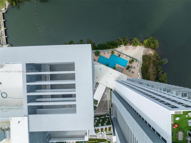 Building Photo - 16385 Biscayne Blvd