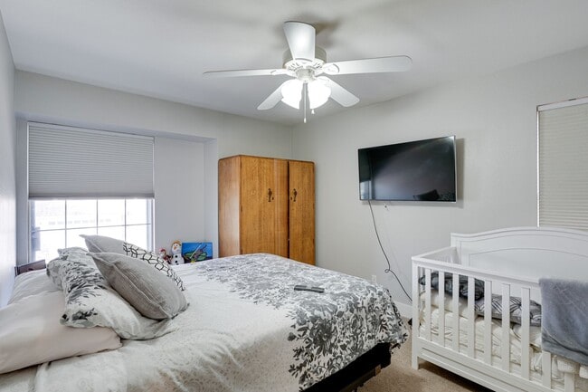 Building Photo - Cozy 3-Bed Home with Pool & Fireplace in P...