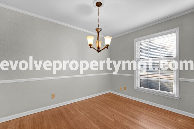 Building Photo - PRIME LOCATION WITH SPACIOUS LIVING!