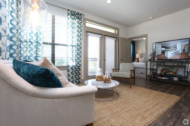 Building Photo - 2-Bed Luxury + 1 Month Free Special!