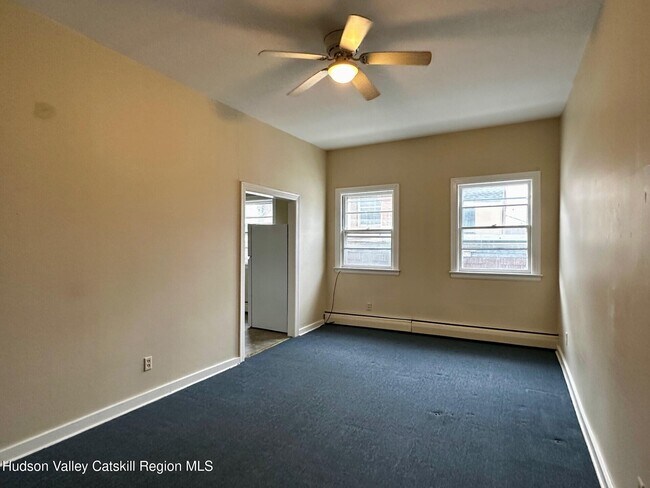 Building Photo - 86 Vineyard Ave