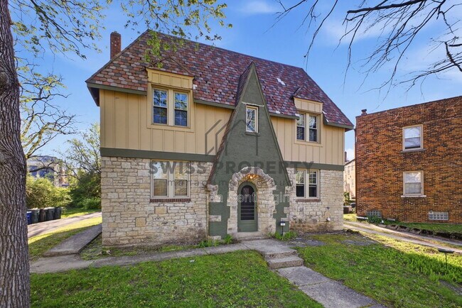 Building Photo - 25 W Tulane Rd