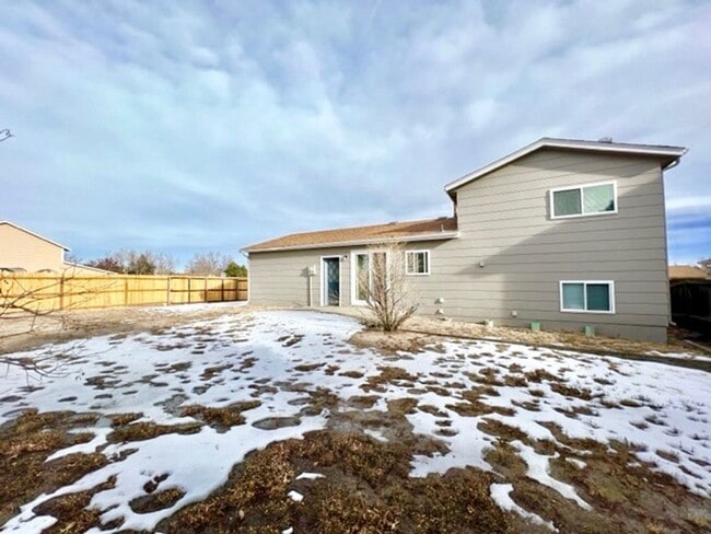 Building Photo - 3 Bedroom 1.5 Bath Home in Briargate with ...