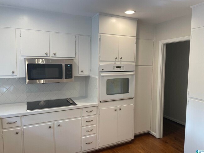 Building Photo - 3801 Rockbrook Cir