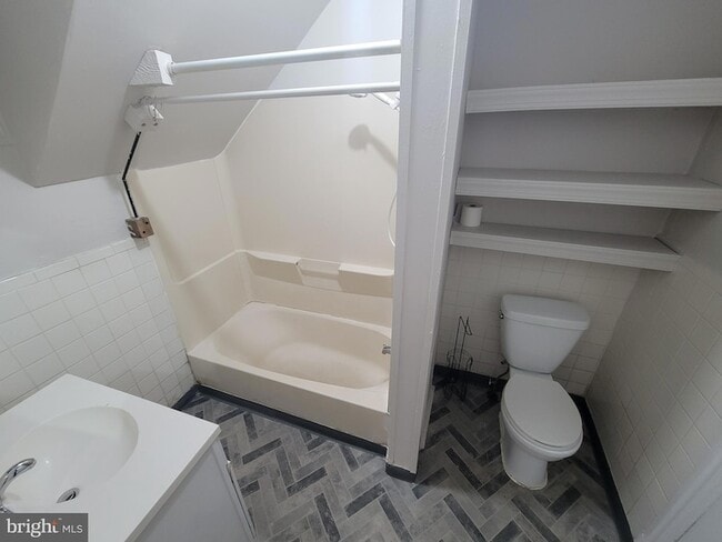 Building Photo - 23 King St