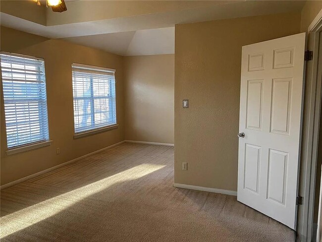 Building Photo - 1510 Zinfandel Dr