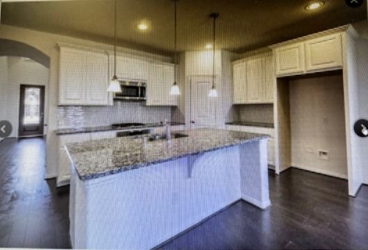 Building Photo - 18122 Glenlyon Dr