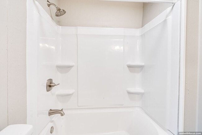 Building Photo - 2726 W Spencer St