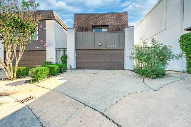 Primary Photo - 4507 Medinah Pl