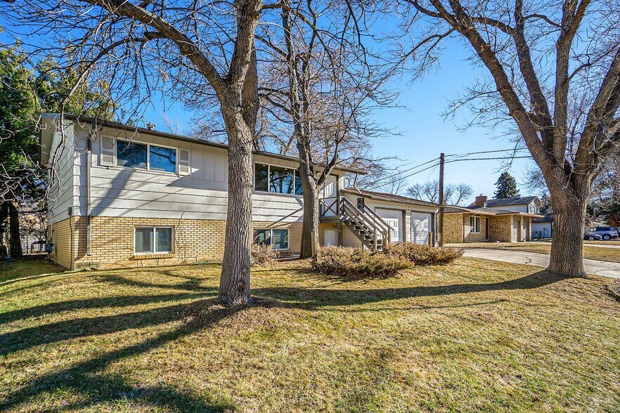 Building Photo - 1108-1110 Ponderosa Dr