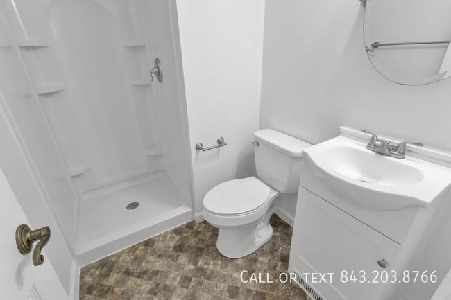 Building Photo - 302 Springview Ln