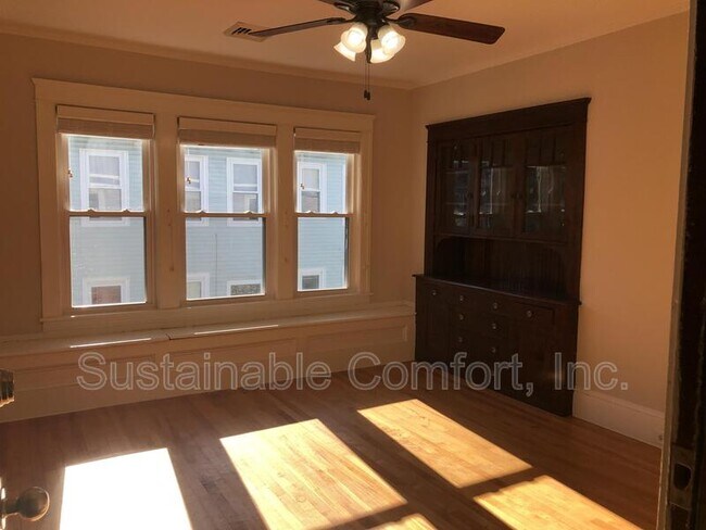 Building Photo - 26 Sterling St