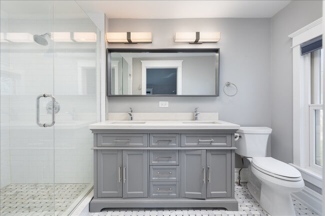 Building Photo - 18 N Main St