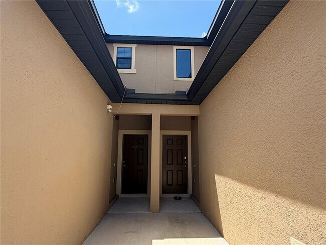 Building Photo - 2432 Seven Oaks Dr