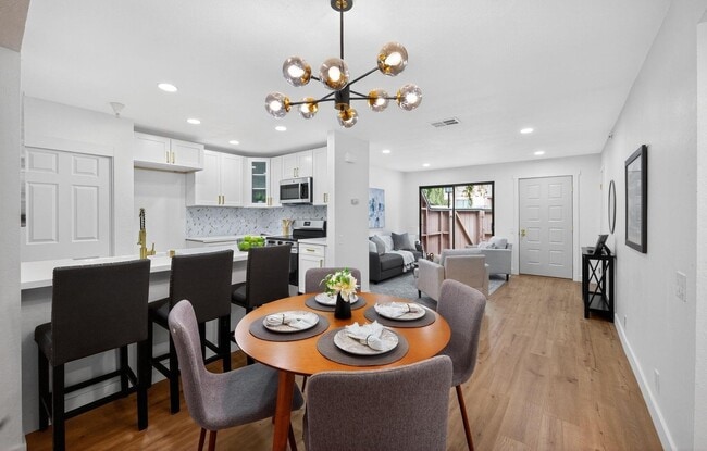 Building Photo - APARTMENT