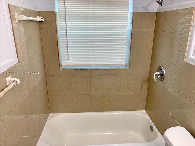 Building Photo - 2316 Madison St