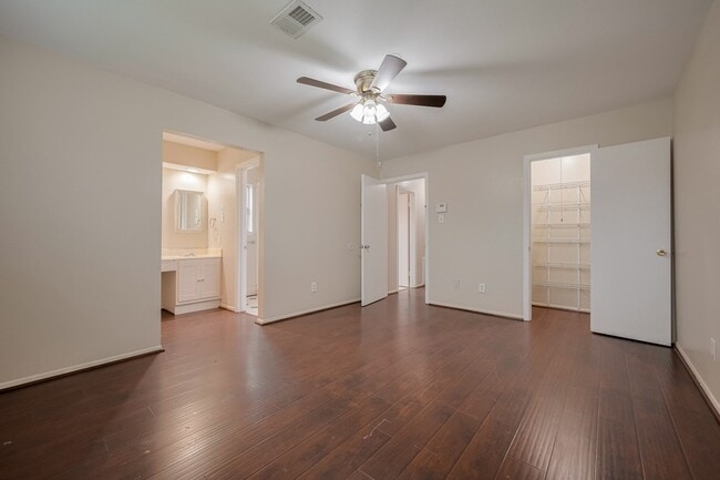 Building Photo - 8119 La Roche Ln