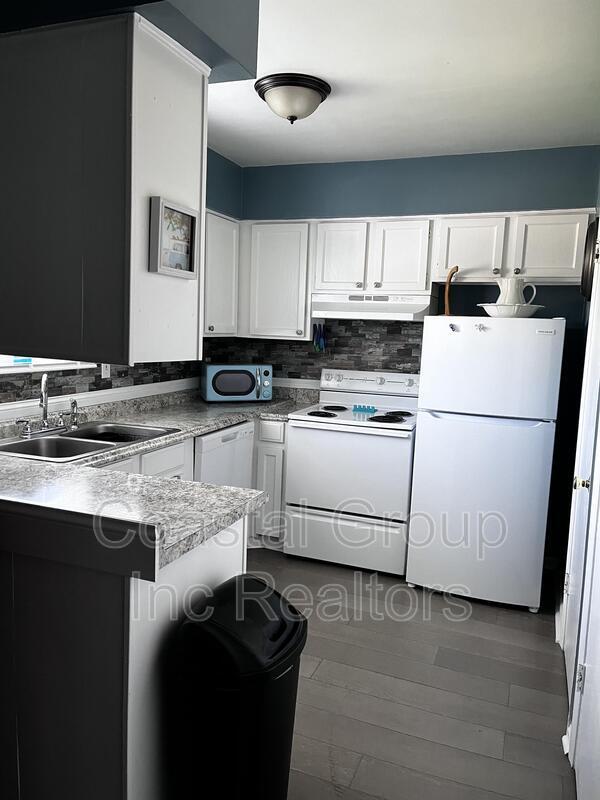 Building Photo - 9518 18th Bay St
