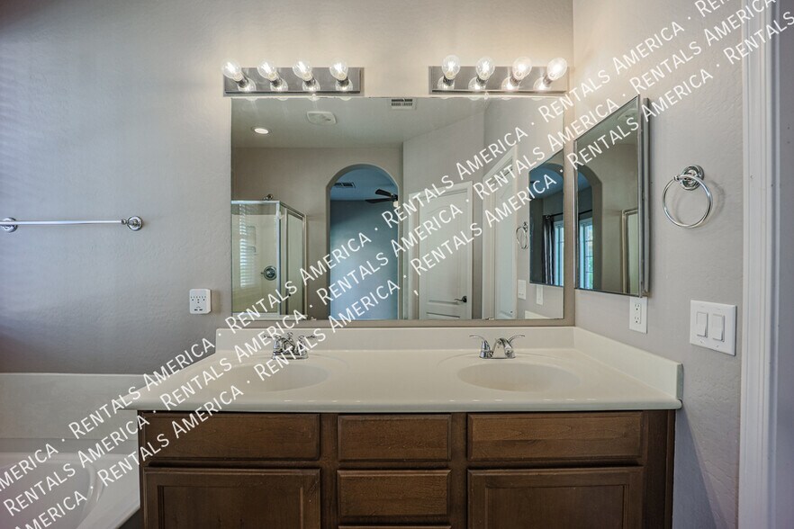 Building Photo - 906 S Annie Ln
