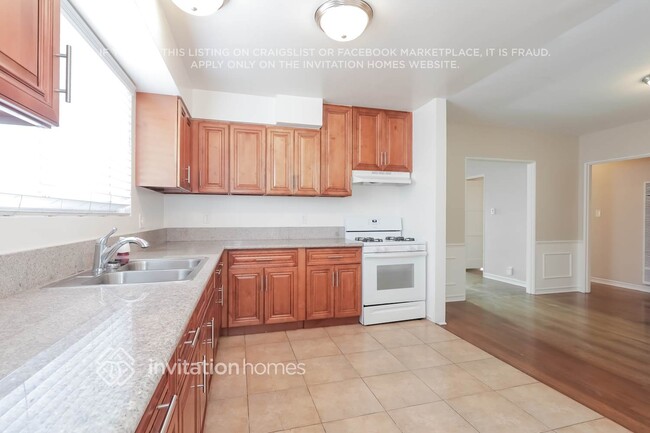 Building Photo - 9471 La Salle Ave