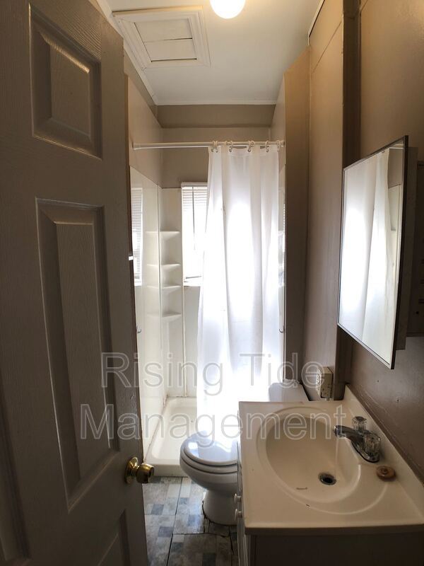 Building Photo - 1208 Waverly St