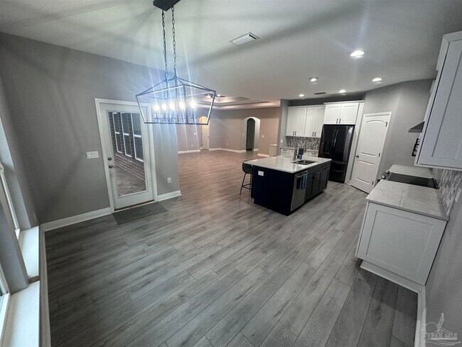 Building Photo - 4745 Dupont Cir