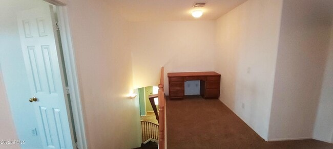 Building Photo - 518 W Black Hawk Pl