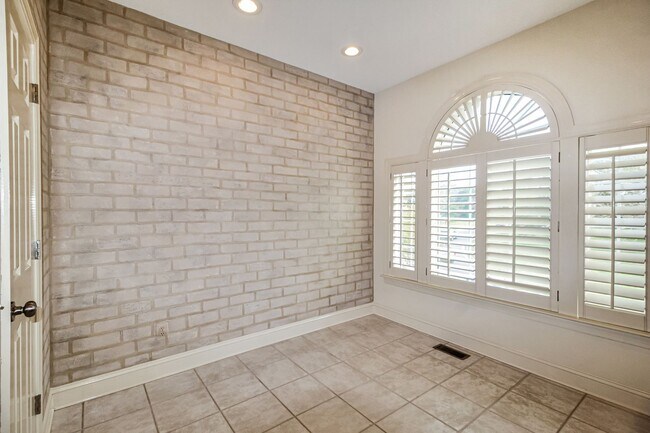 Building Photo - 3 bd/ 3.5 ba Home with Garage in Downtown Wilmington