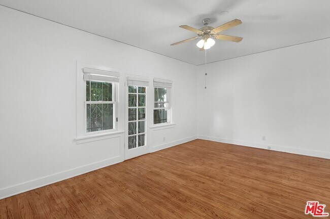 Building Photo - 175 N Sycamore Ave