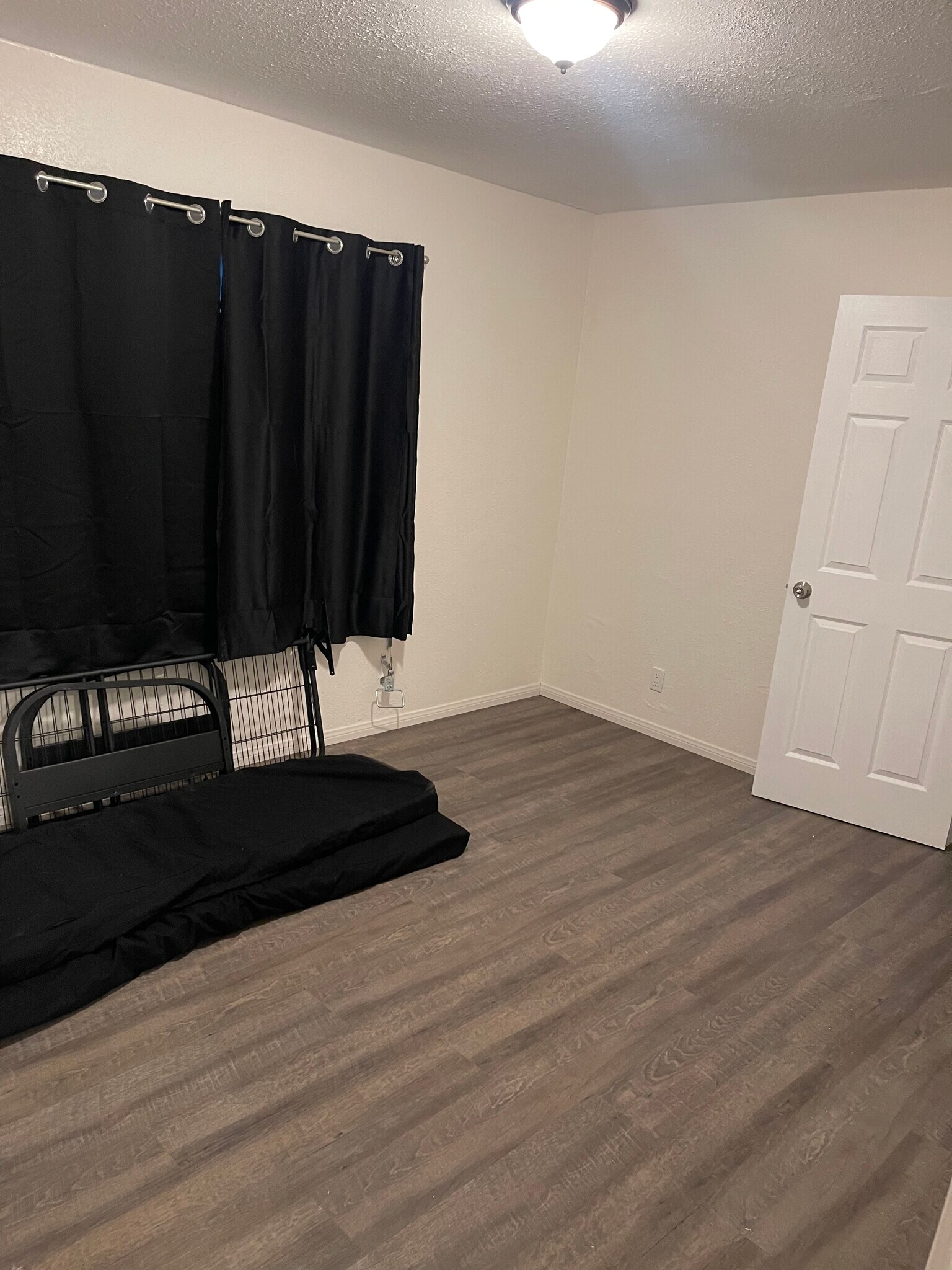 Building Photo - 1556 Riverside Dr