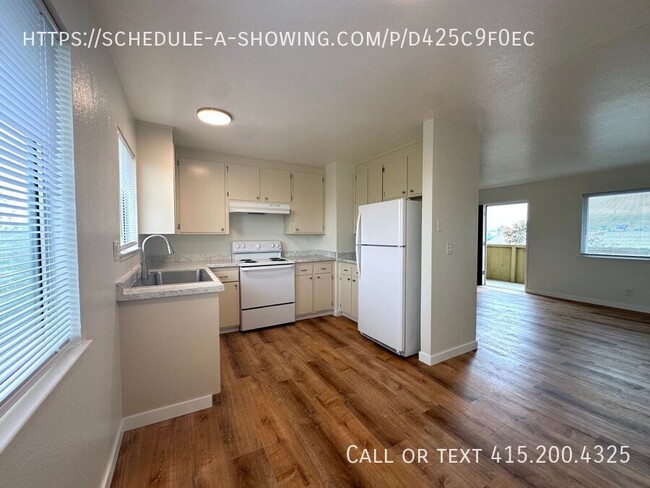 Primary Photo - 102 E Bernal Dr