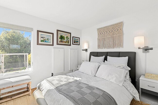 Building Photo - 3 Old Meadow Bend